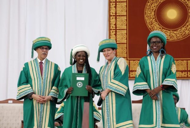 Princes Zahra Aga Khan (2L) & Aga Khan University President Suleiman Shahabuddin award Bachelor of Science in Nursing Graduate & Valedictorian Elosy Naitore the Academic Excellence award during the University’s convocation ceremony in Kenya where 164 students were conferred degrees in nursing, midwifery, education, digital journalism, media leadership and medicine. Looking on is School of Nursing and Midwifery, EA Dean Prof. Eunice Ndirangu. ( Credit- Akbar Hakim)